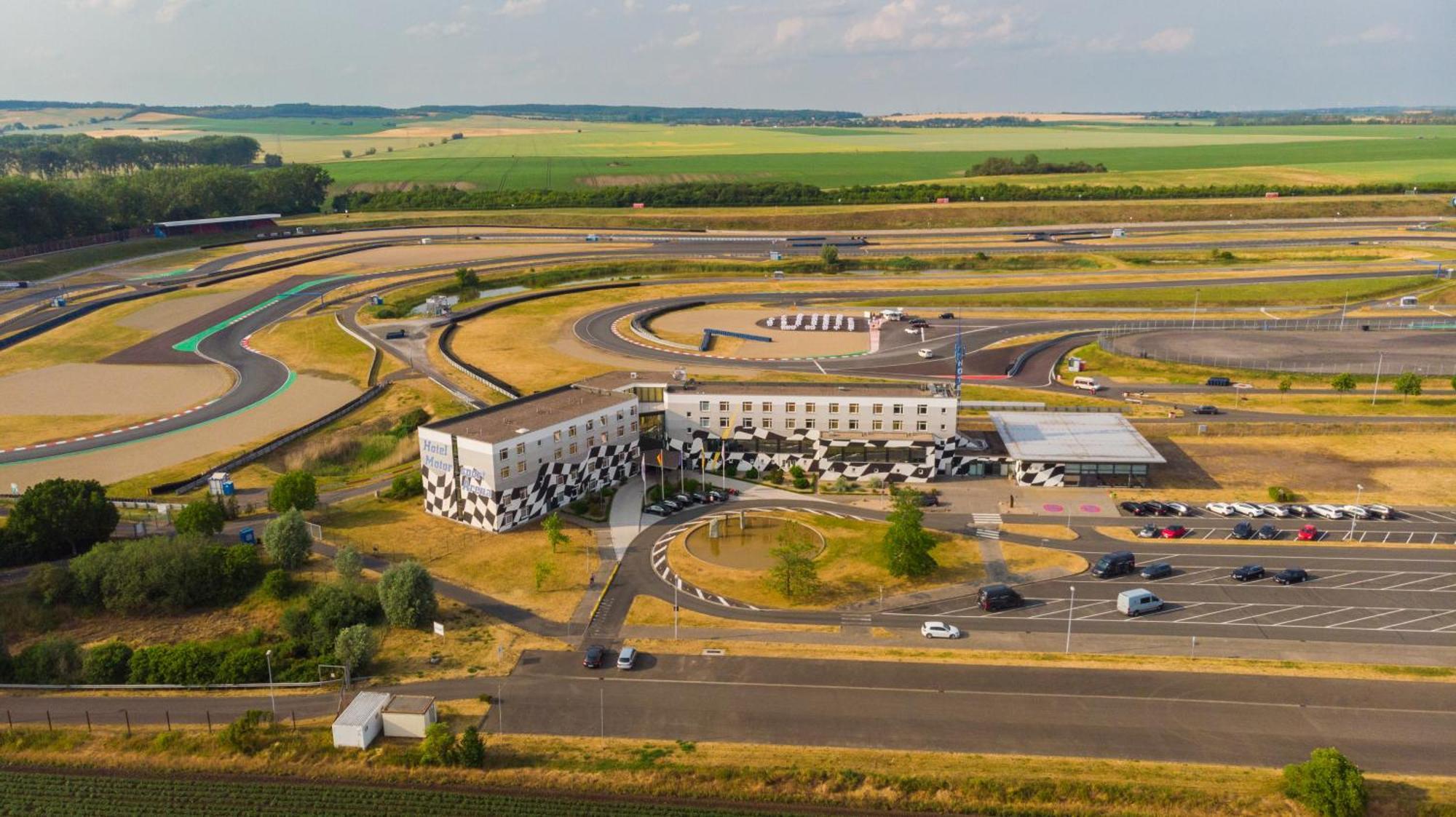 Hotel Motorsport Arena Oschersleben Kültér fotó